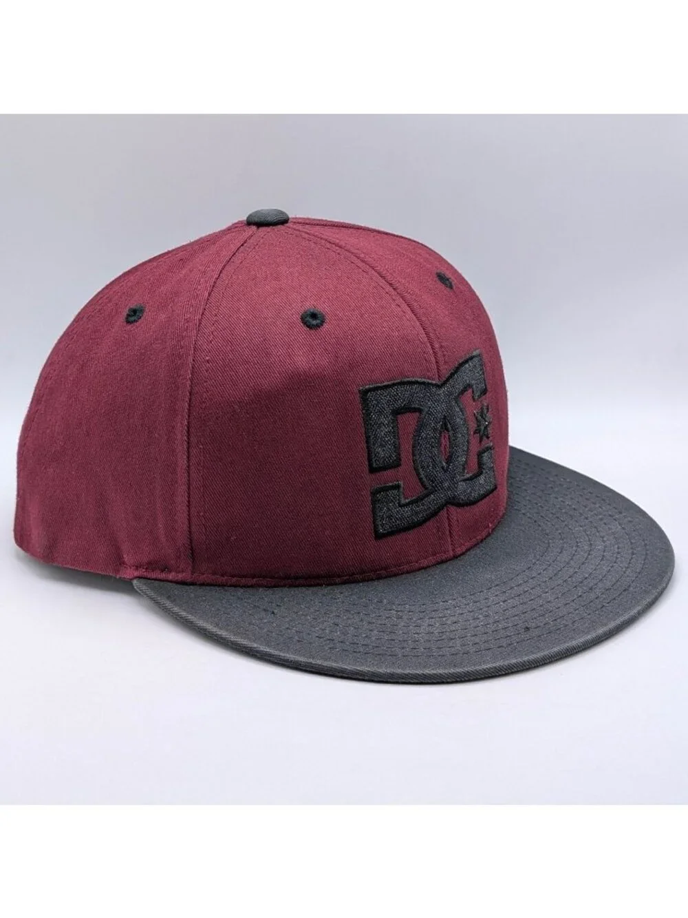Vintage DC Shoes Hat Y2K Skate Maroon Black Retro Flat Bill Snapback Cap Unisex